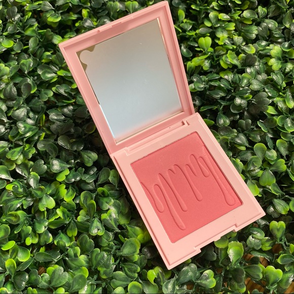 Prestige Makeup Medley Retail $187 - Picture 8 of 16